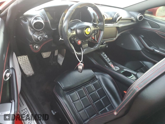 2019 Ferrari Portofino z VIN ZFF89FPA0K0242592, wystawiony jako Copart lot #74249014 z przebiegiem Nie podano mil oraz Nie do naprawy. Historia ofert i sprzedaży dostępna na DreamBid. Obrazek 8.