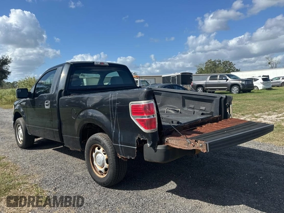 2013 Ford F-150 XL z VIN 1FTMF1CM7DFE09796, wystawiony jako Copart lot #80990504 z przebiegiem 67 872 mil mil oraz Czysty tytuł • Clean title. Historia ofert i sprzedaży dostępna na DreamBid. Obrazek 3.