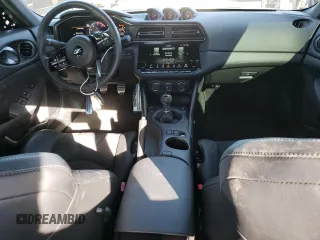 2024 Nissan Z Performance z VIN JN1BZ4BH1RM365076, wystawiony jako Copart lot #83061394 z przebiegiem 2 352 mil mil oraz Szkoda całkowita • Salvage title. Historia ofert i sprzedaży dostępna na DreamBid. Obrazek 8.