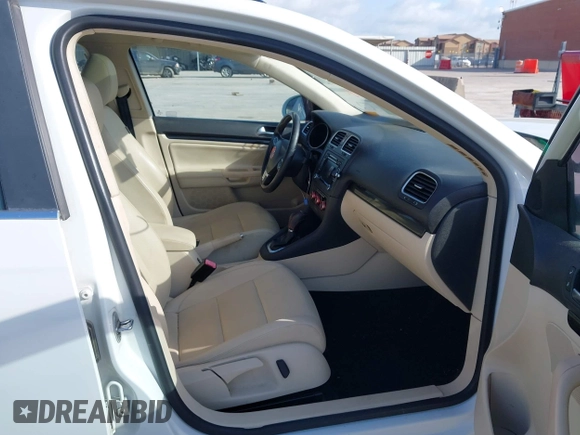 2014 Volkswagen Jetta TDI w/Sunroof & Nav with VIN 3VWPL7AJ0EM608544, listed as a IAAI auction lot 42549920 with 185,900 mi miles and . Bid and sale history available at DreamBid. Image 5.