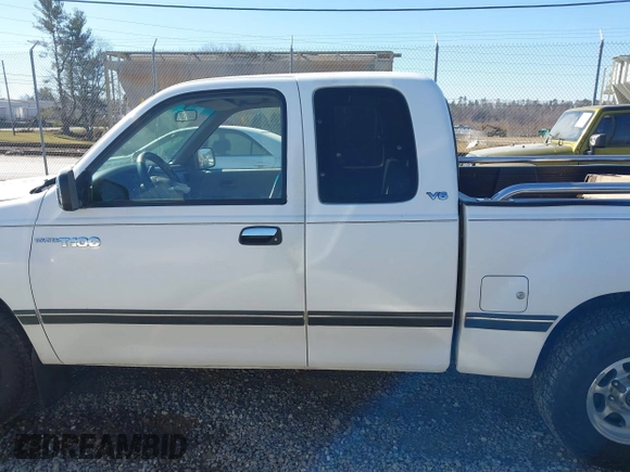 1997 Toyota T100 DX z VIN JT4TN12D9V0037897, wystawiony jako IAAI lot #41737986 z przebiegiem 233 106 mil mil oraz . Historia ofert i sprzedaży dostępna na DreamBid. Obrazek 14.