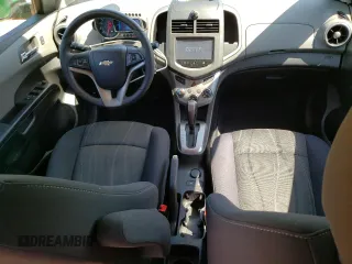 2015 Chevrolet Sonic LT z VIN 1G1JC5SH2F4140315, wystawiony jako Copart lot #51360925 z przebiegiem 54 054 mil mil oraz Szkoda całkowita • Salvage title. Historia ofert i sprzedaży dostępna na DreamBid. Obrazek 8.