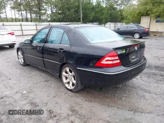 2007 Mercedes-Benz C 230 Sport z VIN WDBRF52H07A921305, wystawiony jako IAAI lot #41957653 z przebiegiem 114 523 mil mil oraz . Historia ofert i sprzedaży dostępna na DreamBid. Obrazek 3.