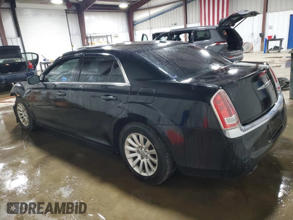 2014 Chrysler 300 z VIN 2C3CCAAG0EH132608, wystawiony jako Copart lot #59217075 z przebiegiem 215 836 mil mil oraz Szkoda całkowita • Salvage title. Historia ofert i sprzedaży dostępna na DreamBid. Obrazek 2.