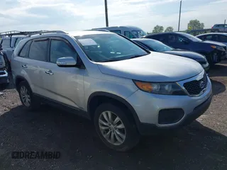 2011 Kia Sorento LX with VIN 5XYKTDA24BG079158, listed as a IAAI auction lot 42142191 with 191,687 mi miles. Bid and sale history available at carsss.com. Image 1.