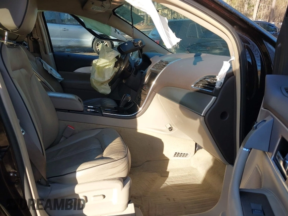 2013 Lincoln MKX with VIN 2LMDJ6JK8DBL60753, listed as a IAAI auction lot 41760954 with 121,714 mi miles. Bid and sale history available at carsss.com. Image 5.