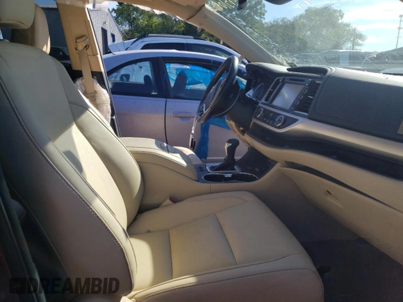 2019 Toyota Highlander SE with VIN 5TDJZRFH5KS983821, listed as a Copart auction lot 57510922 with 21,774 mi miles and Salvage title. Bid and sale history available at DreamBid. Image 5.