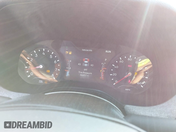 2024 Jeep Compass Latitude z VIN 3C4NJDBN9RT117417, wystawiony jako IAAI lot #42809682 z przebiegiem 34 407 mil mil oraz . Historia ofert i sprzedaży dostępna na DreamBid. Obrazek 7.