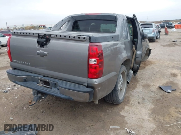2007 Chevrolet Avalanche LTZ z VIN 3GNEC12J77G129472, wystawiony jako IAAI lot #41100413 z przebiegiem Nie podano mil oraz . Historia ofert i sprzedaży dostępna na DreamBid. Obrazek 4.