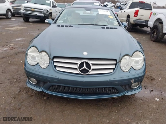 2007 Mercedes-Benz SL-Class 5.5L V8 with VIN WDBSK71F57F134135, listed as a IAAI auction lot 41509940 with 85,134 mi miles. Bid and sale history available at carsss.com. Image 13.