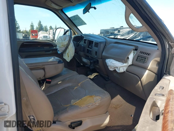 2000 Ford Super Duty F-250 XL with VIN 1FTNW21F5YEB57752, listed as a IAAI auction lot 40702428 with 323,191 mi miles. Bid and sale history available at carsss.com. Image 5.