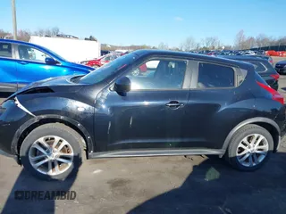 2011 Nissan Juke SL with VIN JN8AF5MV6BT020992, listed as a IAAI auction lot 42061359 with 77,242 mi miles. Bid and sale history available at carsss.com. Image 14.