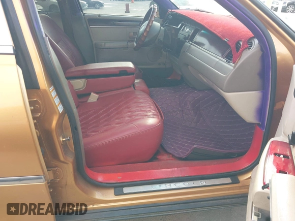 2003 Lincoln Town Car Cartier z VIN 1LNHM83WX3Y633077, wystawiony jako IAAI lot #42501273 z przebiegiem Nie podano mil oraz . Historia ofert i sprzedaży dostępna na DreamBid. Obrazek 5.