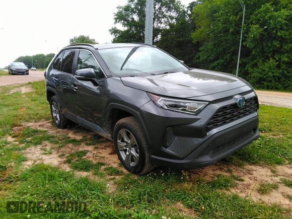 2023 Toyota RAV4 Hybrid LE z VIN 4T3MWRFV4PU090900, wystawiony jako IAAI lot #42299116 z przebiegiem 61 177 mil mil oraz . Historia ofert i sprzedaży dostępna na DreamBid. Obrazek 1.
