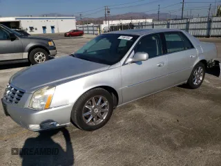 2011 Cadillac DTS Luxury Collection z VIN 1G6KD5E64BU109857, wystawiony jako Copart lot #71964104 z przebiegiem 130 609 mil mil oraz Szkoda całkowita • Salvage title. Historia ofert i sprzedaży dostępna na DreamBid. Obrazek 1.