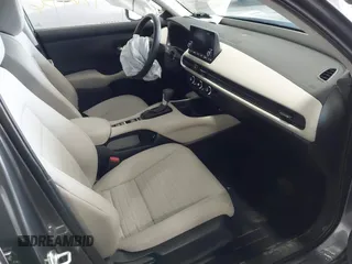 2024 Honda HR-V LX with VIN 3CZRZ2H38RM755554, listed as a IAAI auction lot 42426436 with 3,881 mi miles and . Bid and sale history available at DreamBid. Image 5.