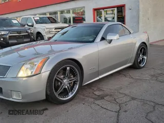 2004 Cadillac XLR z VIN 1G6YV34A945601816, wystawiony jako Copart lot #50757205 z przebiegiem 182 078 mil mil oraz Tytuł czysty. Historia ofert i sprzedaży dostępna na DreamBid. Obrazek 2.