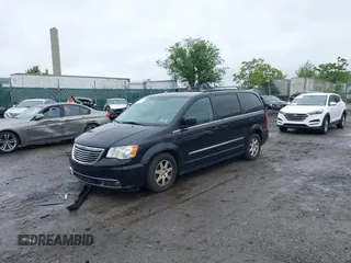 2012 Chrysler Town & Country Touring z VIN 2C4RC1BG2CR326214, wystawiony jako IAAI lot #42375949 z przebiegiem 144 295 mil mil oraz . Historia ofert i sprzedaży dostępna na DreamBid. Obrazek 2.