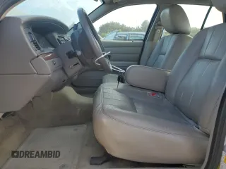 2011 Ford Crown Victoria LX z VIN 2FABP7EVXBX155506, wystawiony jako Copart lot #56899375 z przebiegiem 177 956 mil mil oraz Szkoda całkowita • Salvage title. Historia ofert i sprzedaży dostępna na DreamBid. Obrazek 7.