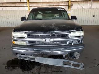 2000 Chevrolet Suburban LT with VIN 3GNFK16T3YG155880, listed as a Copart auction lot 86637484 with 232,678 mi miles and Salvage Title. Bid and sale history available at carsss.com. Image 5.