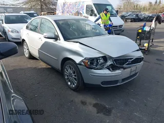 2007 Volvo S40 2.4L with VIN YV1MS382372314494, listed as a IAAI auction lot 41412585 with 197,745 mi miles. Bid and sale history available at carsss.com. Image 1.