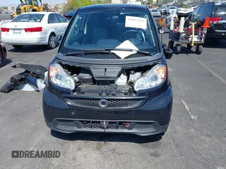 2015 Smart fortwo Passion z VIN WMEEJ3BA0FK812651, wystawiony jako IAAI lot #42063112 z przebiegiem 25 270 mil mil oraz . Historia ofert i sprzedaży dostępna na DreamBid. Obrazek 6.