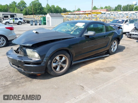 2008 Ford Mustang Deluxe z VIN 1ZVHT80N985155422, wystawiony jako IAAI lot #42312812 z przebiegiem Nie podano mil oraz . Historia ofert i sprzedaży dostępna na DreamBid. Obrazek 2.