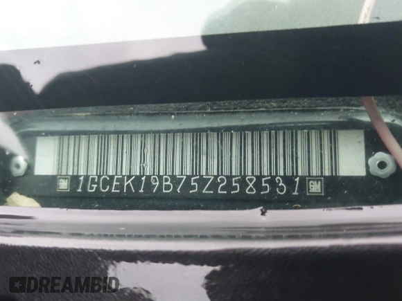 2005 Chevrolet Silverado 1500 Z71 z VIN 1GCEK19B75Z258531, wystawiony jako IAAI lot #42361011 z przebiegiem 167 717 mil mil oraz . Historia ofert i sprzedaży dostępna na DreamBid. Obrazek 9.