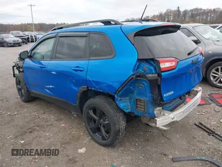 2018 Jeep Cherokee Latitude Tech Connect z VIN 1C4PJLCB0JD595520, wystawiony jako IAAI lot #42020413 z przebiegiem 79 910 mil mil oraz . Historia ofert i sprzedaży dostępna na DreamBid. Obrazek 3.