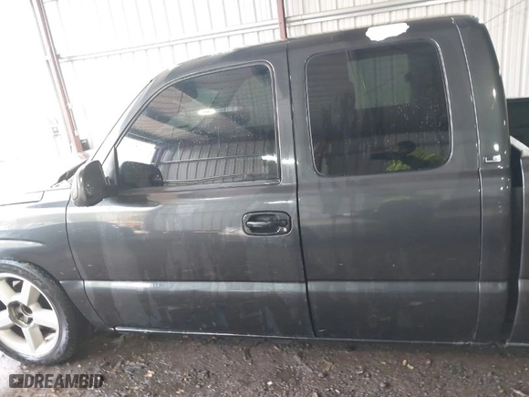 2005 Chevrolet Silverado 1500 LS with VIN 2GCEC19V151298149, listed as a IAAI auction lot 41904701 with 260,054 mi miles. Bid and sale history available at carsss.com. Image 15.