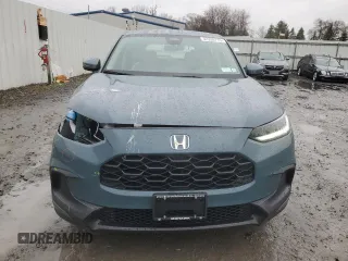 2025 Honda HR-V LX with VIN 3CZRZ2H33SM727523, listed as a Copart auction lot 52338715 with 1,365 mi miles and Non repairable. Bid and sale history available at DreamBid. Image 5.