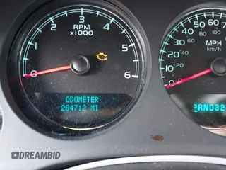 2008 Chevrolet Suburban LTZ z VIN 1GNFK16378R122767, wystawiony jako IAAI lot #42689521 z przebiegiem 284 712 mil mil oraz . Historia ofert i sprzedaży dostępna na DreamBid. Obrazek 7.