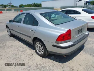 2004 Volvo S60 с VIN YV1RS61T442343704, выставлен на аукционе IAAI как лот 42318811 с пробегом 173 475 миль миль и . История ставок и продаж доступна на DreamBid. Изображение 3.