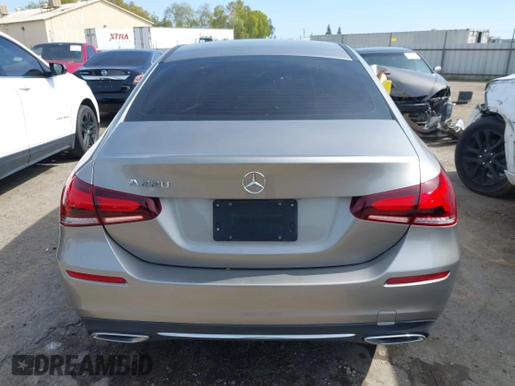 2019 Mercedes-Benz A 220 z VIN WDD3G4EB1KW025196, wystawiony jako IAAI lot #41861125 z przebiegiem 79 396 mil mil oraz . Historia ofert i sprzedaży dostępna na DreamBid. Obrazek 16.