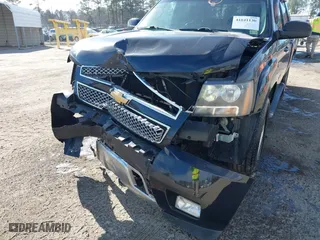 2009 Chevrolet Avalanche LT w/2LT with VIN 3GNFK22079G191901, listed as a IAAI auction lot 41641130 with 187,892 mi miles. Bid and sale history available at carsss.com. Image 6.
