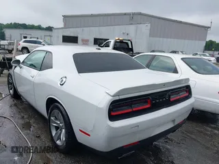 2019 Dodge Challenger SXT z VIN 2C3CDZAG7KH670018, wystawiony jako IAAI lot #42266401 z przebiegiem 47 367 mil mil oraz . Historia ofert i sprzedaży dostępna na DreamBid. Obrazek 3.