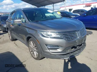 2017 Lincoln MKC Reserve z VIN 5LMCJ3C93HUL09500, wystawiony jako IAAI lot #41742337 z przebiegiem 88 133 mil mil oraz . Historia ofert i sprzedaży dostępna na DreamBid. Obrazek 1.