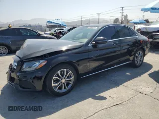 2016 Mercedes-Benz C 300 z VIN 55SWF4JB3GU125939, wystawiony jako Copart lot #63595365 z przebiegiem 70 435 mil mil oraz Szkoda całkowita • Salvage title. Historia ofert i sprzedaży dostępna na DreamBid. Obrazek 1.