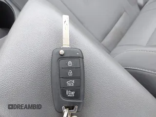 2024 Hyundai Elantra SE z VIN KMHLL4DG5RU645022, wystawiony jako IAAI lot #42651170 z przebiegiem 33 769 mil mil oraz . Historia ofert i sprzedaży dostępna na DreamBid. Obrazek 11.