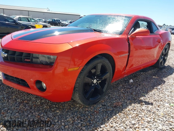 2011 Chevrolet Camaro 2LT z VIN 2G1FC1ED3B9194950, wystawiony jako IAAI lot #41816699 z przebiegiem 139 106 mil mil oraz . Historia ofert i sprzedaży dostępna na DreamBid. Obrazek 17.