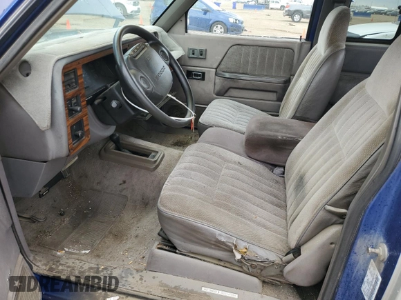 1995 Dodge Dakota z VIN 1B7GG23Y4SS124349, wystawiony jako Copart lot #55723114 z przebiegiem 136 156 mil mil oraz Czysty tytuł • Clean title. Historia ofert i sprzedaży dostępna na DreamBid. Obrazek 7.