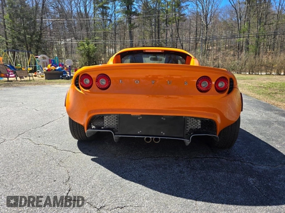 2007 Lotus Elise z VIN SCCPC11137HL30017, wystawiony jako Copart lot #52991635 z przebiegiem 3930 mil mil oraz Tytuł czysty. Historia ofert i sprzedaży dostępna na DreamBid. Obrazek 4.