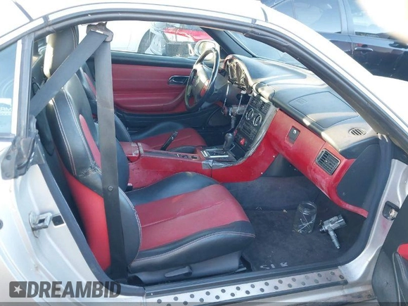 1998 Mercedes-Benz SLK 230/320 with VIN WDBKK47F8WF008582, listed as a IAAI auction lot 41958516 with 137,130 mi miles and . Bid and sale history available at DreamBid. Image 5.