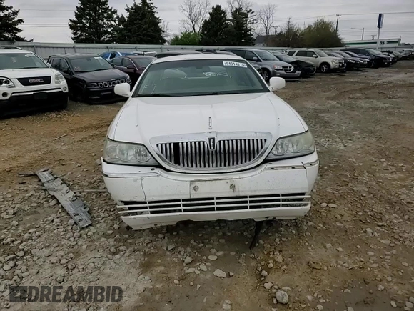 2007 Lincoln Town Car Signature с VIN 1LNHM81V97Y631594, выставлен на аукционе Copart как лот 54314315 с пробегом 293 930 миль миль и Списание • Salvage title. История ставок и продаж доступна на DreamBid. Изображение 13.