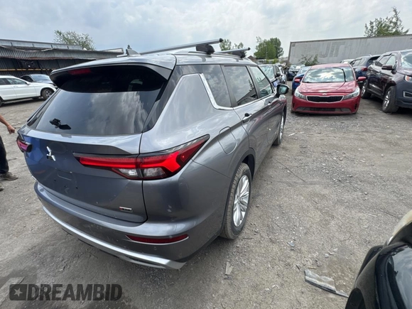 2022 Mitsubishi Outlander SE with VIN JA4J4UA8XNZ609470, listed as a Copart auction lot 62292685 with 23,321 mi miles and Clean title. Bid and sale history available at DreamBid. Image 4.