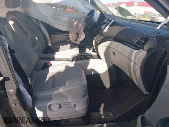 2017 Honda Pilot Touring with VIN 5FNYF5H97HB023919, listed as a IAAI auction lot 41864959 with 70,360 mi miles. Bid and sale history available at carsss.com. Image 5.