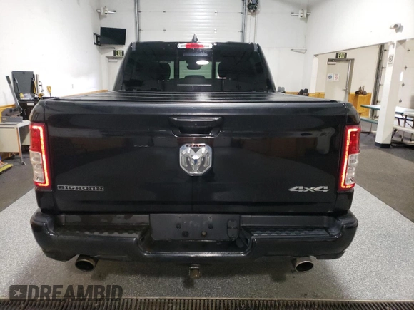 2021 Ram 1500 Big Horn z VIN 1C6SRFFT1MN804715, wystawiony jako Copart lot #59614715 z przebiegiem 66 735 mil mil oraz Czysty tytuł • Clean title. Historia ofert i sprzedaży dostępna na DreamBid. Obrazek 6.