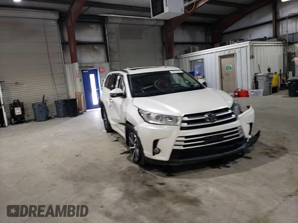 2018 Toyota Highlander SE with VIN 5TDJZRFH3JS525869, listed as a Copart auction lot 50181655 with Not provided miles and Salvage title. Bid and sale history available at DreamBid. Image 14.