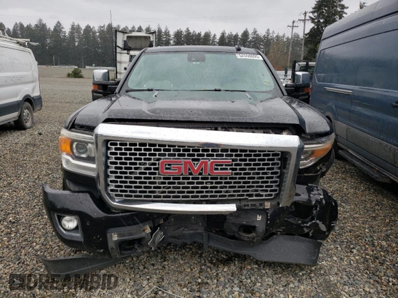 2016 GMC Sierra 3500HD Denali z VIN 1GT42YE82GF140938, wystawiony jako Copart lot #52556095 z przebiegiem 136 654 mil mil oraz Szkoda całkowita • Salvage title. Historia ofert i sprzedaży dostępna na DreamBid. Obrazek 5.