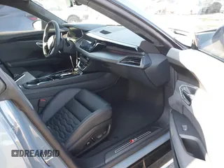 2024 Audi RS e-tron GT z VIN WAUBHBFWXR7901127, wystawiony jako IAAI lot #41220023 z przebiegiem 3414 mil mil oraz . Historia ofert i sprzedaży dostępna na DreamBid. Obrazek 5.